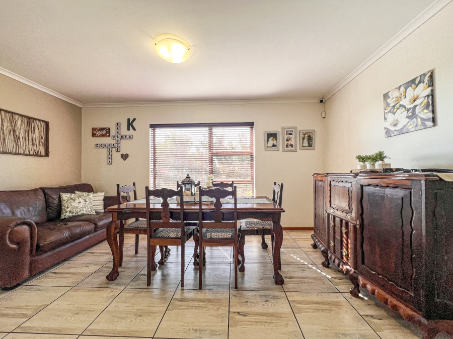 4 Bedroom Property for Sale in Middedorp Western Cape